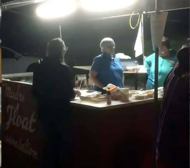Kiwanis feed Rose Float Volunteers